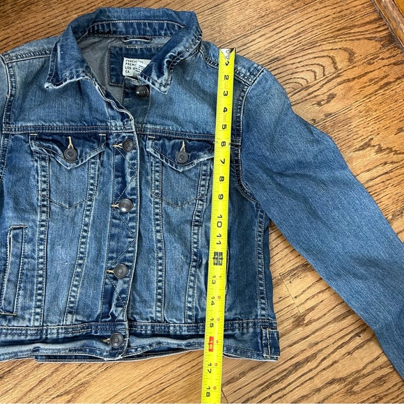 Forever 21 | Cropped Denim Trucker Jacket - Picture 13 of 13